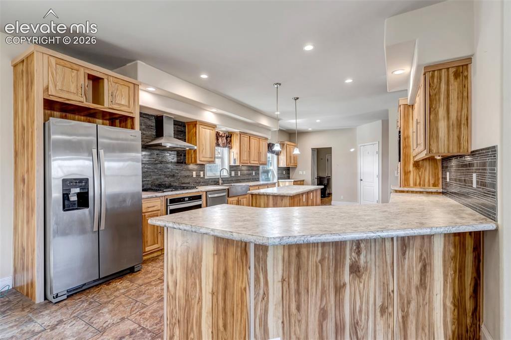 Image 19 of 35: Kitchen