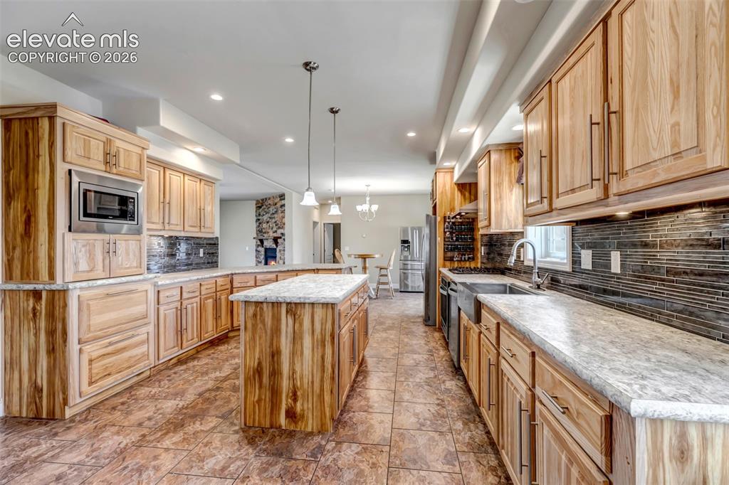 Image 24 of 35: Kitchen