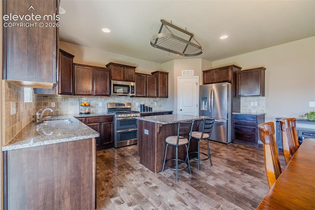 Image 16 of 45: Kitchen
