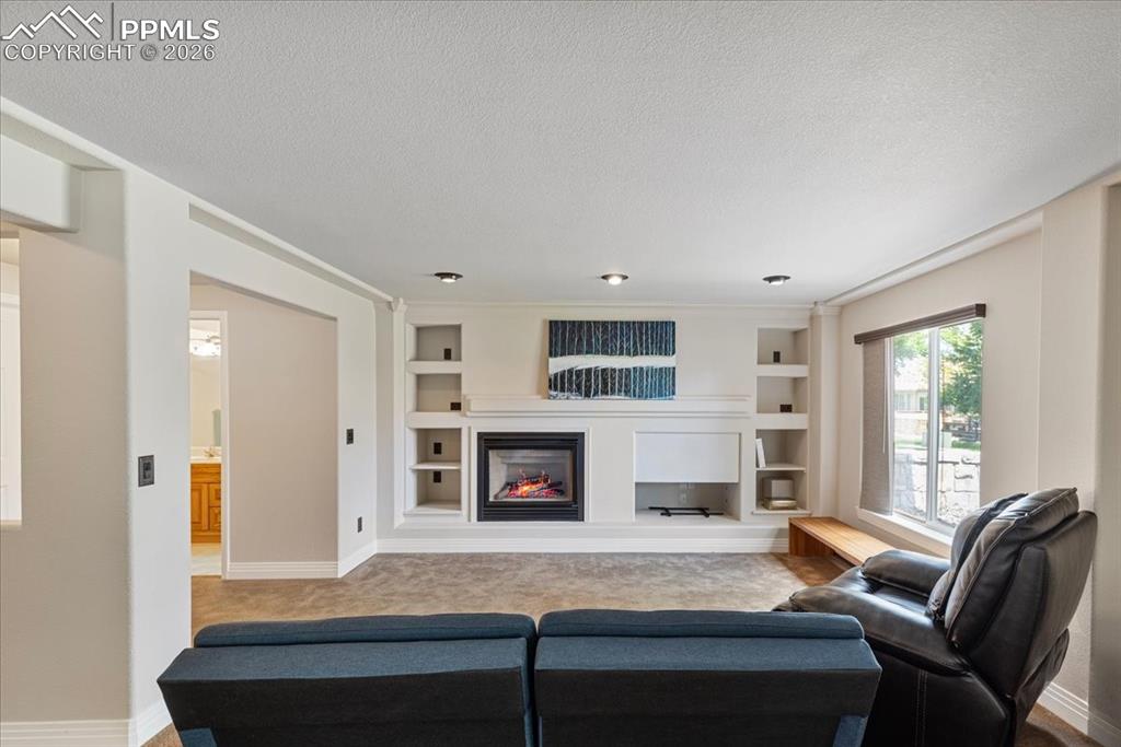 Image 17 of 35: Gas fireplace