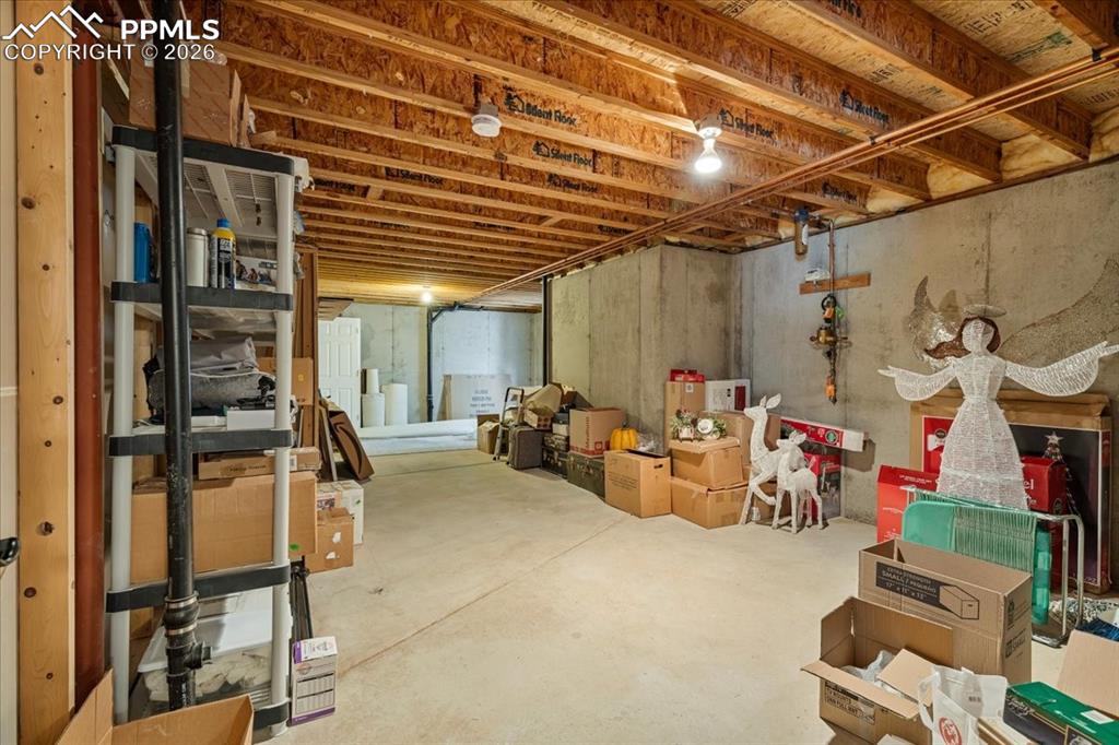 Image 22 of 35: TONS of storage