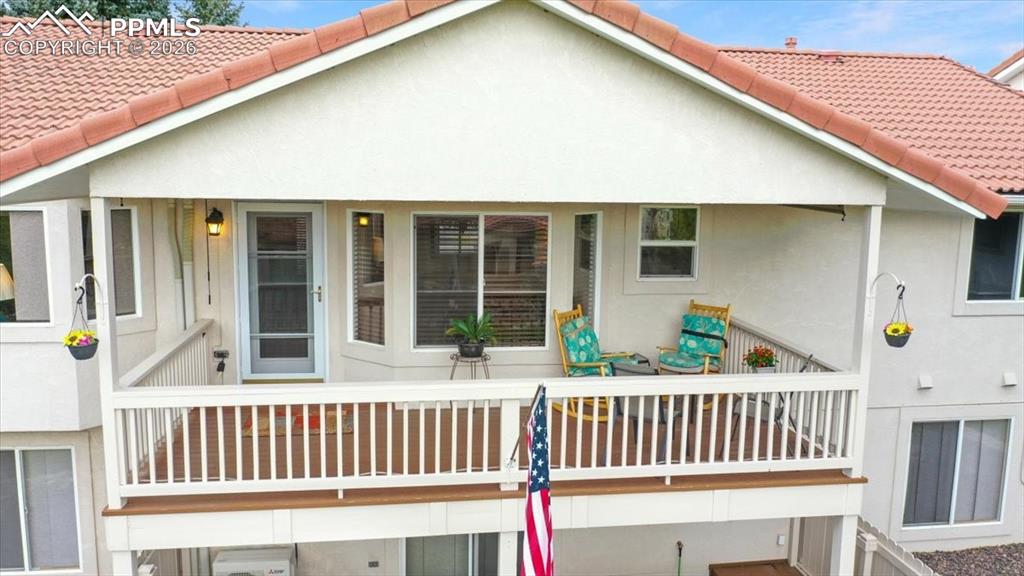 Image 25 of 35: Deck