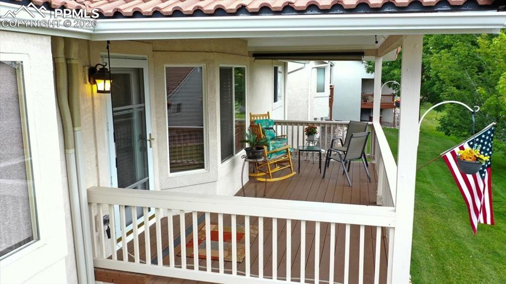 Image 27 of 35: Deck