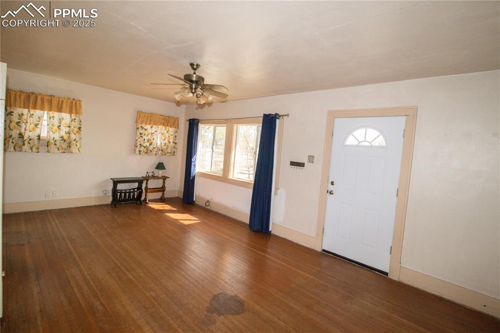 Image 3 of 16: Entry