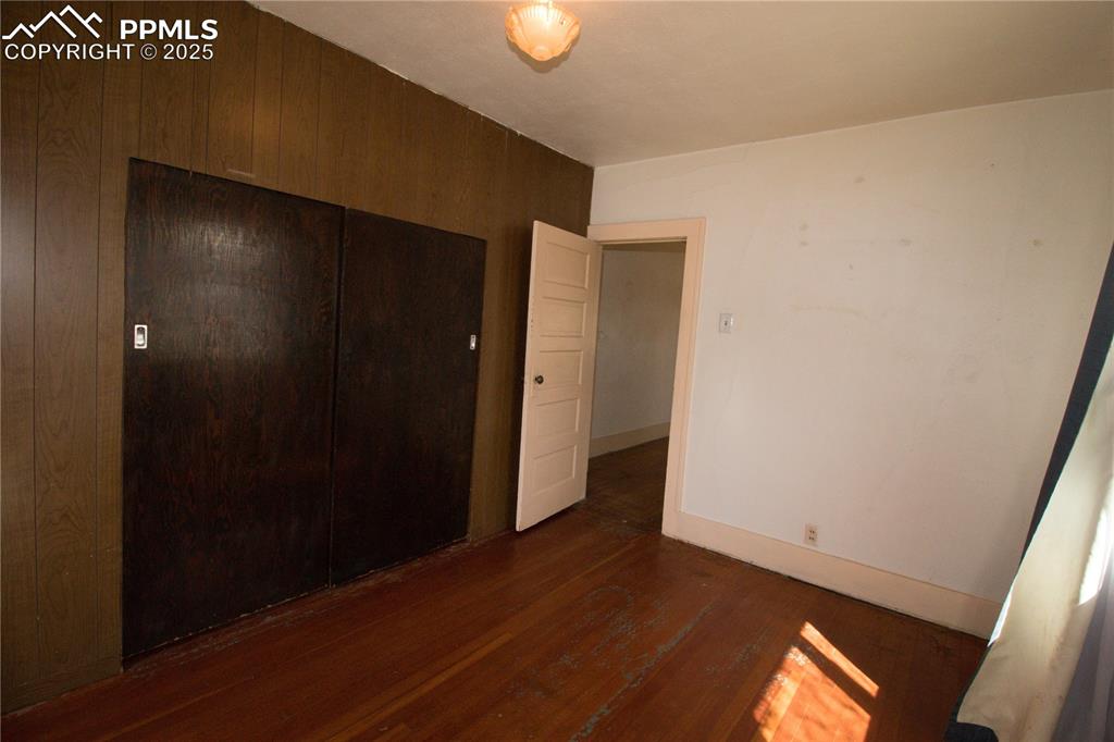 Image 9 of 16: Bedroom