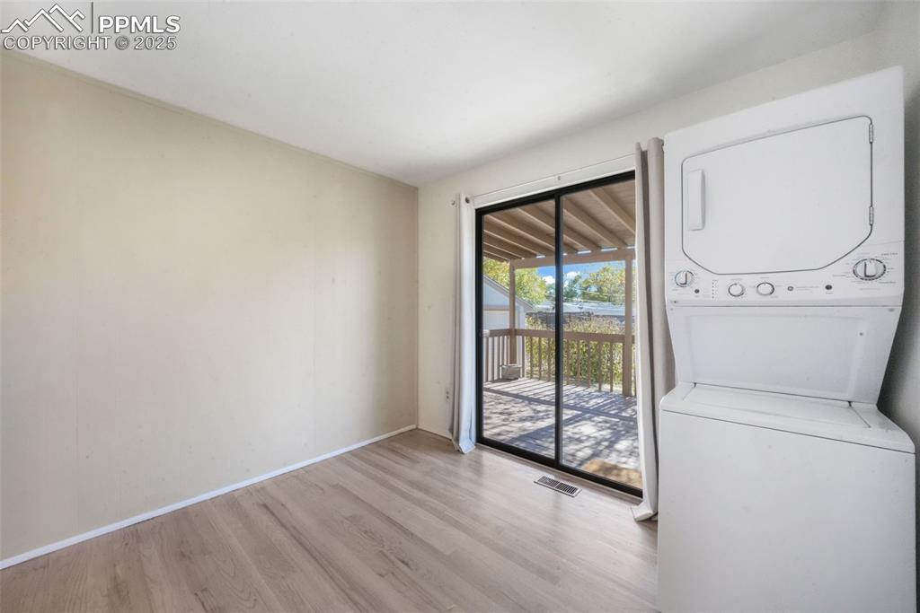 Image 19 of 50: Dining Area