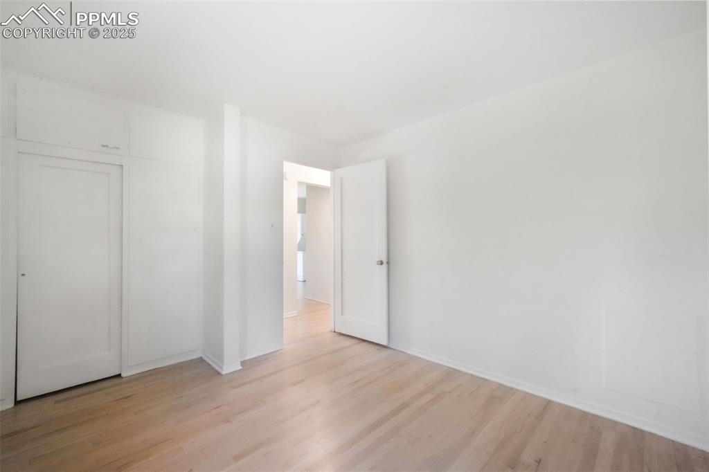 Image 28 of 50: Bedroom