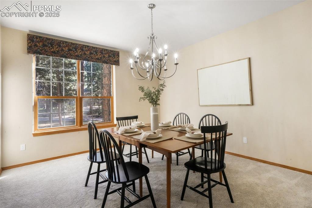 Image 4 of 50: Dining Area