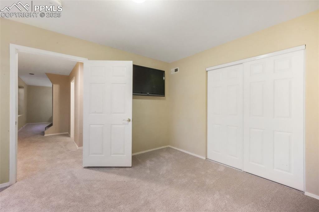 Image 43 of 50: Bedroom