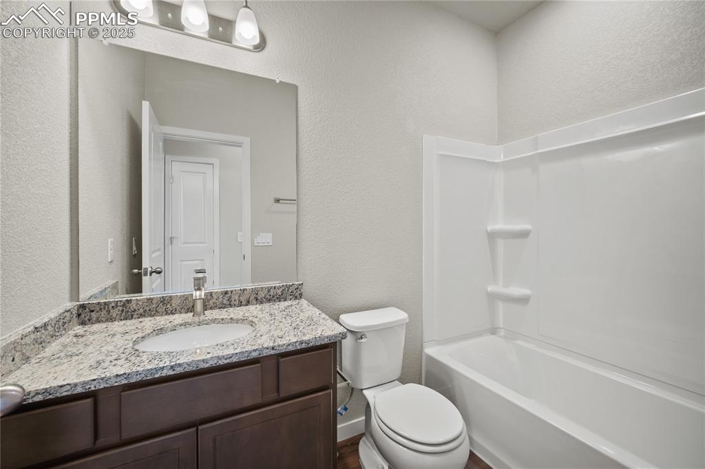 Image 7 of 34: Bathroom