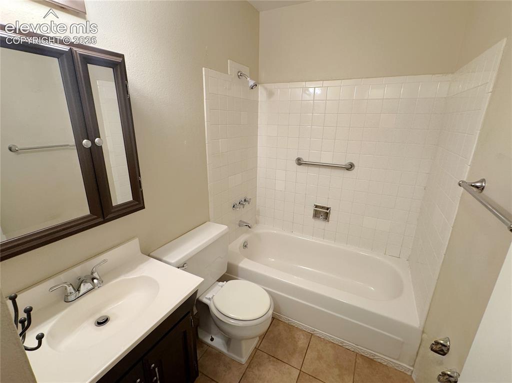 Image 10 of 42: Bathroom