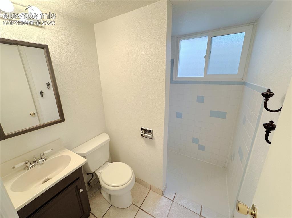 Image 27 of 42: Bathroom
