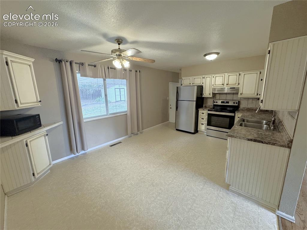 Image 42 of 42: Kitchen