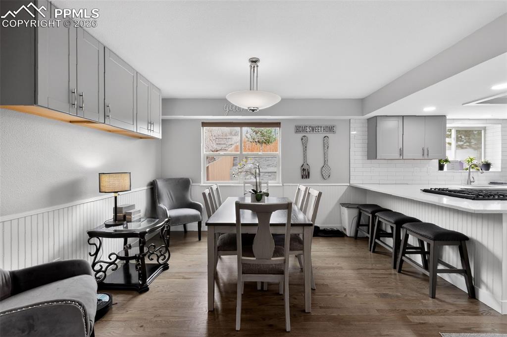 Image 13 of 31: Dining Area