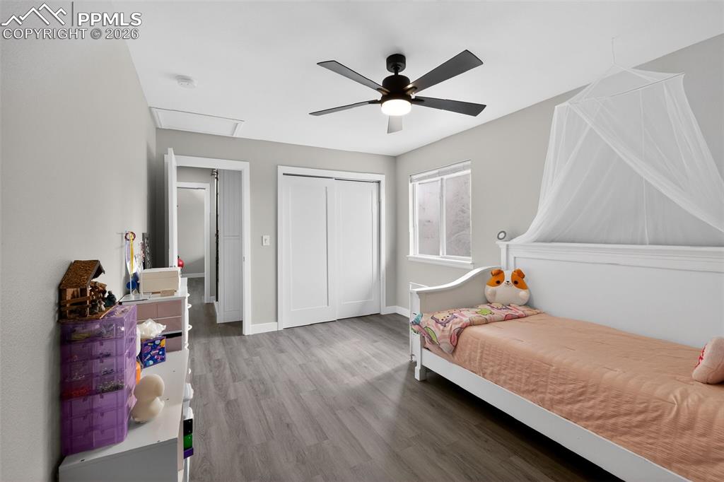 Image 18 of 31: Bedroom