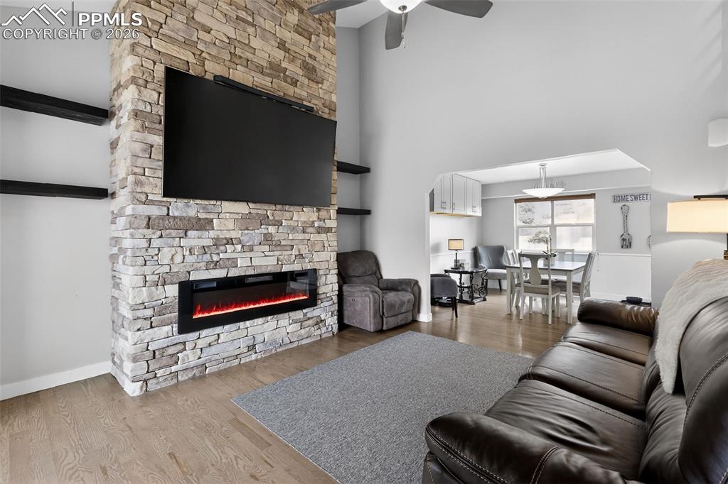 Image 5 of 31: Living Room