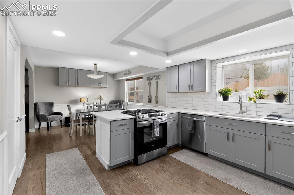 Image 8 of 31: Kitchen