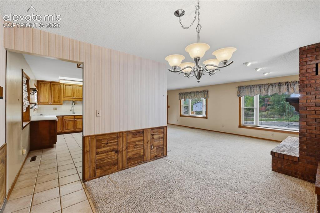 Image 11 of 43: Dining Area