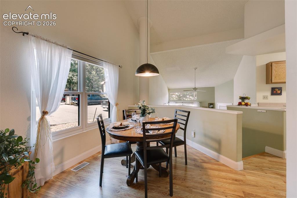 Image 12 of 27: Dining Area.