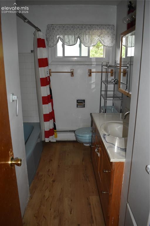 Image 13 of 33: Bathroom