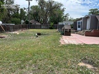 Image 3 of 33: Yard