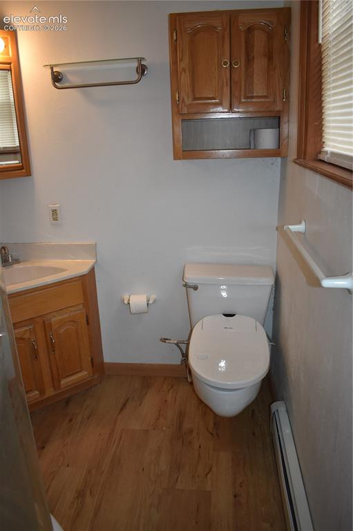 Image 7 of 33: Bathroom