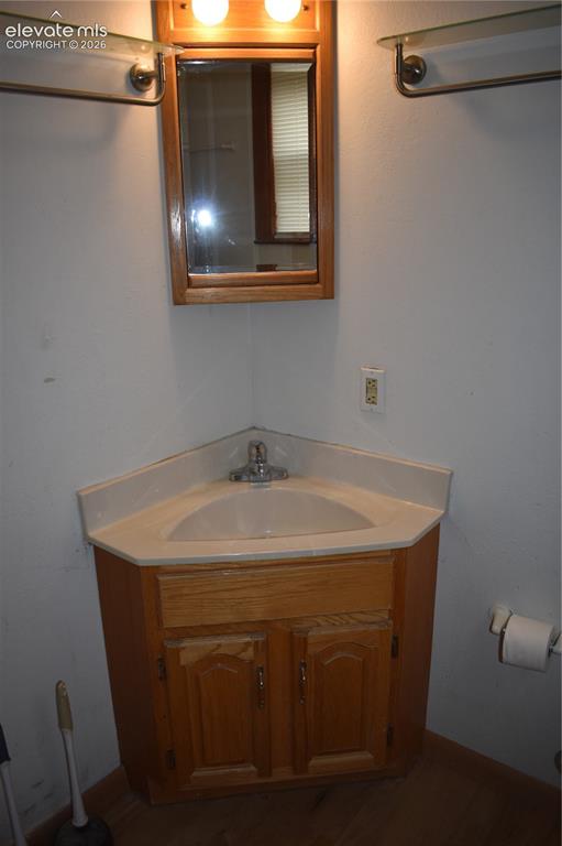 Image 9 of 33: Bathroom