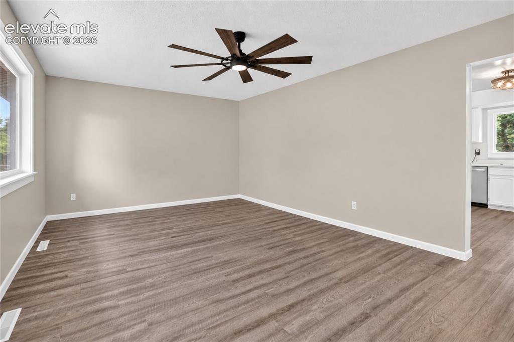 Image 3 of 26: Living room