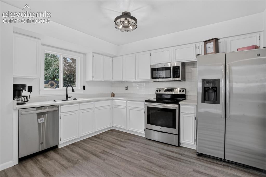 Image 9 of 26: Stainless steel appliances