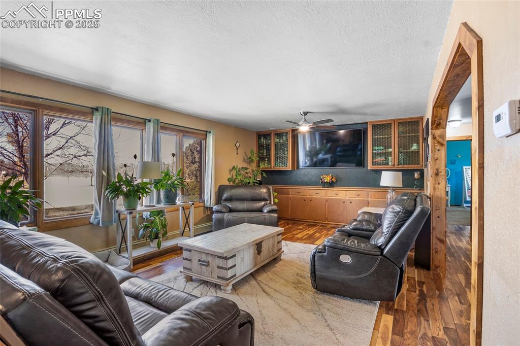 Image 10 of 36: Family Room