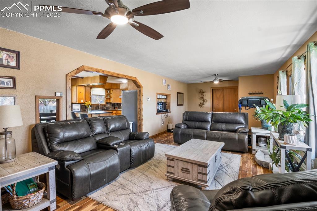 Image 11 of 36: Family Room