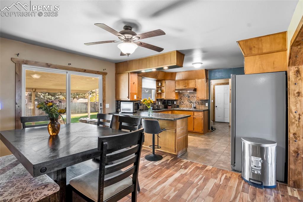 Image 13 of 36: Kitchen