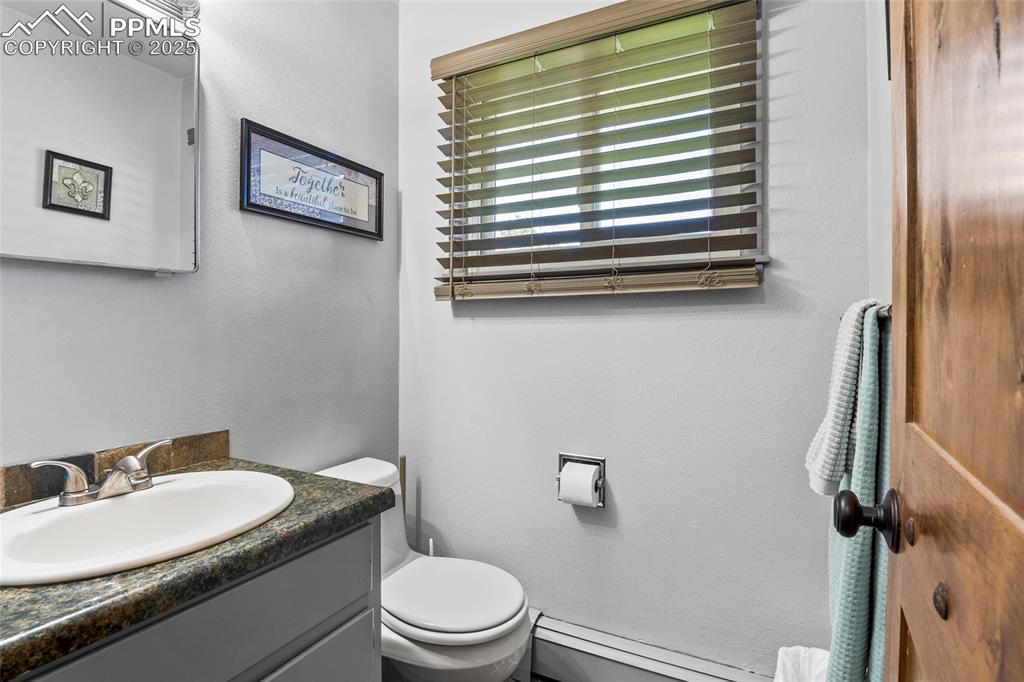 Image 21 of 36: Bathroom