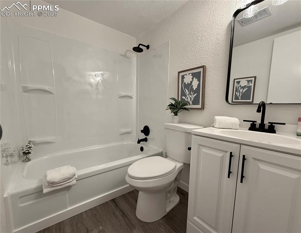 Image 10 of 10: Bathroom