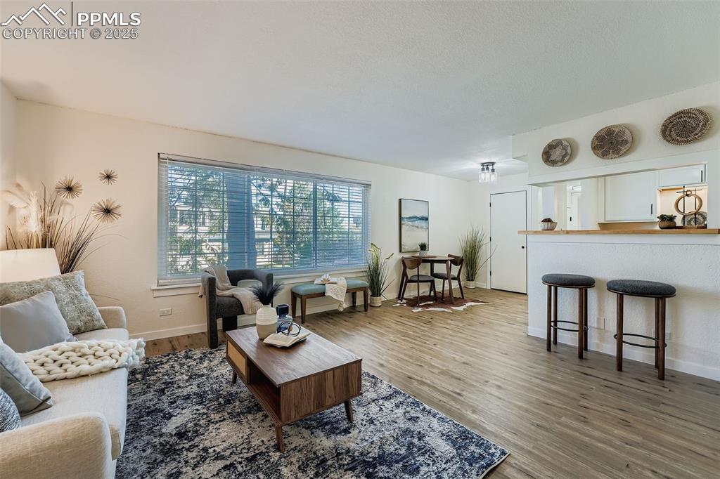 Image 2 of 10: Living Room