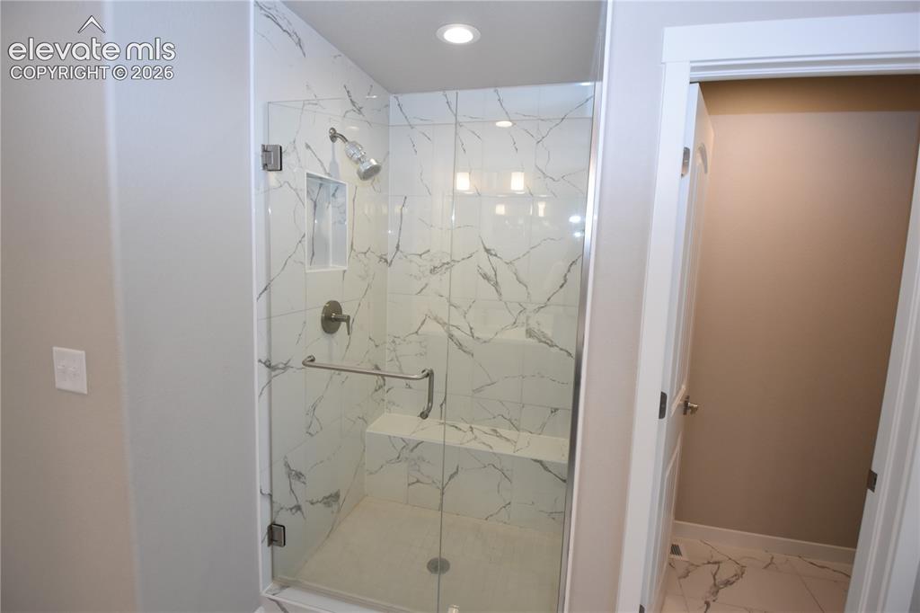 Image 22 of 40: Bathroom