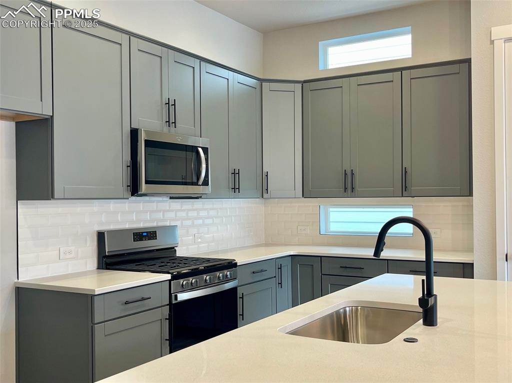 Image 2 of 21: Kitchen