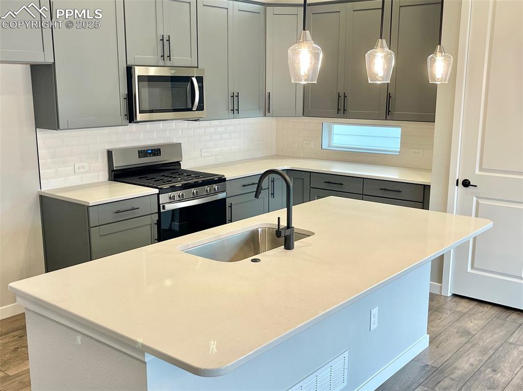 Image 3 of 21: Kitchen