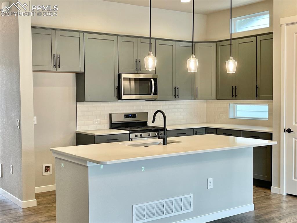 Image 5 of 21: Kitchen