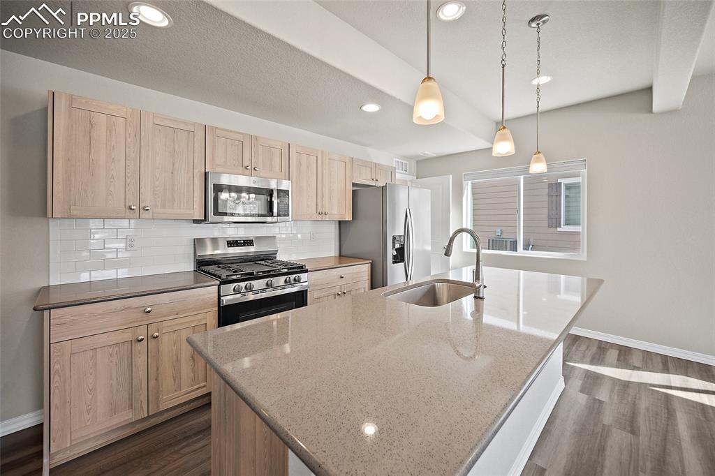 Image 6 of 25: Kitchen