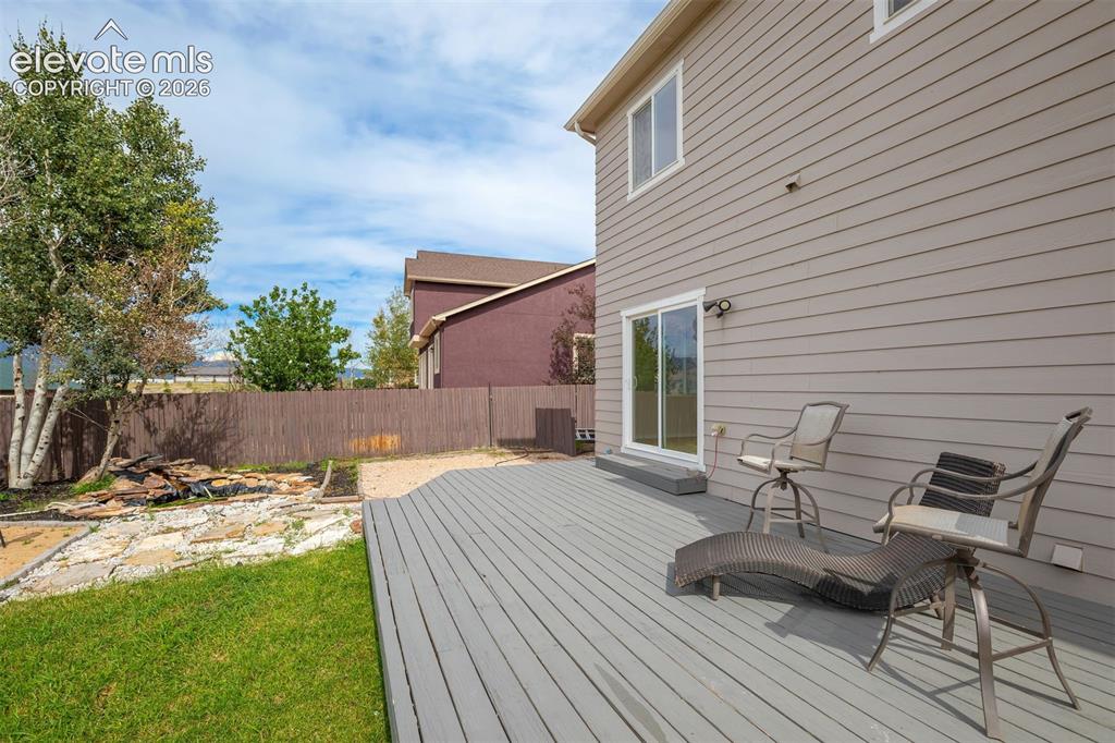 Image 44 of 50: Deck