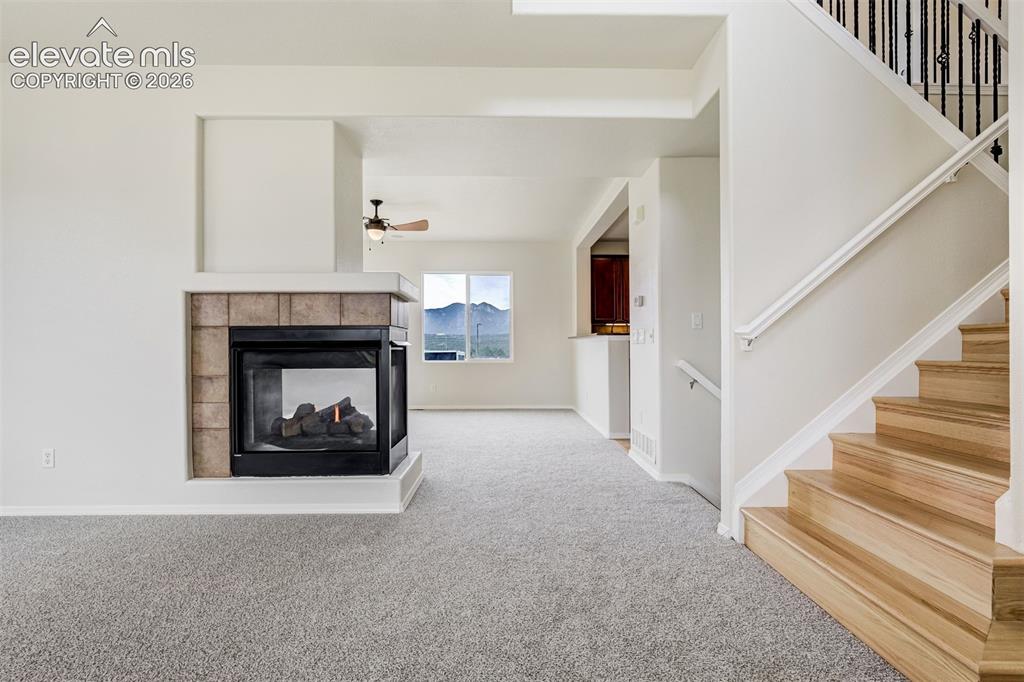 Image 8 of 50: Living Room