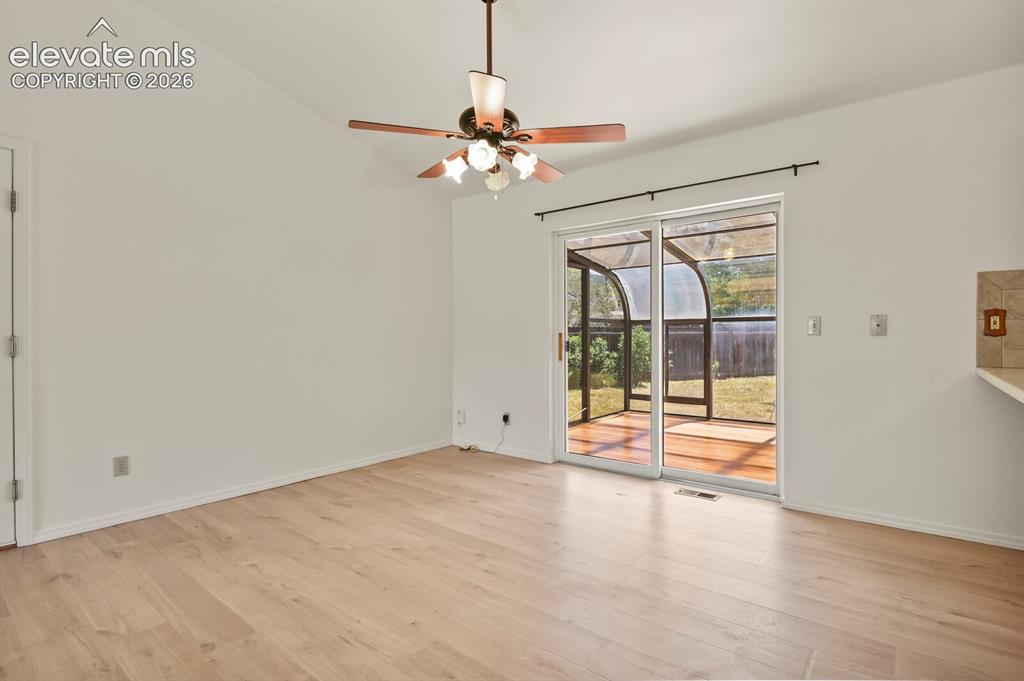 Image 12 of 40: Dining Area