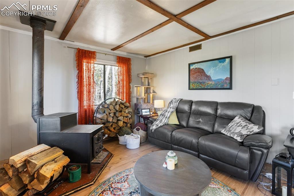 Image 18 of 35: Living Room