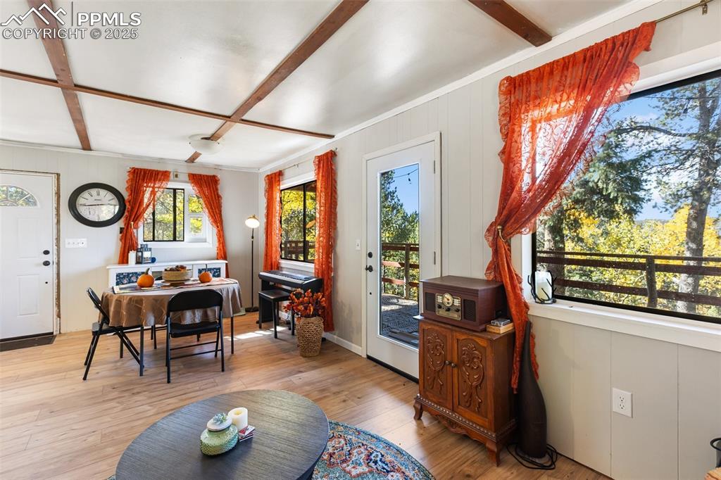 Image 8 of 35: Dining Area