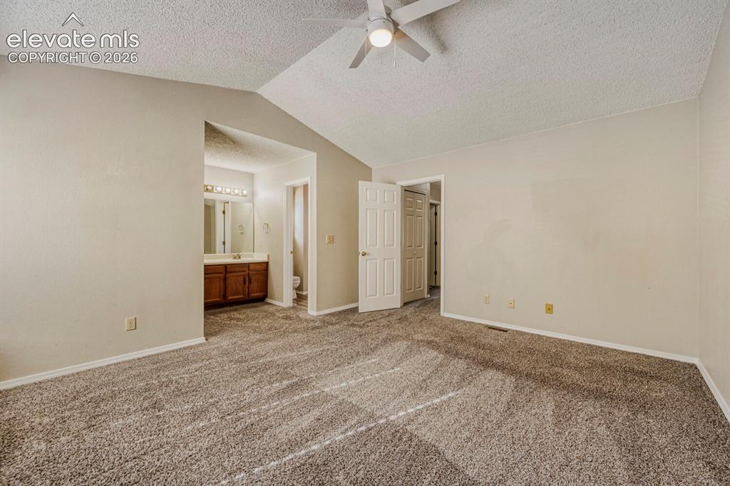Image 10 of 18: Bedroom