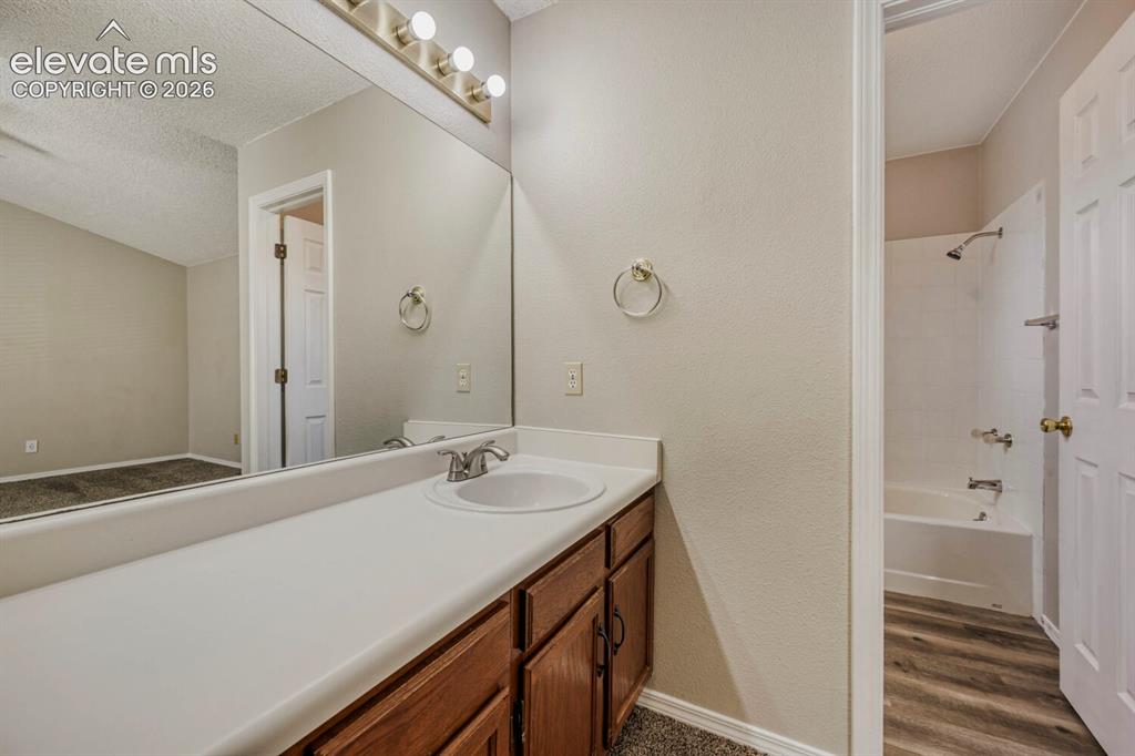 Image 11 of 18: Bathroom