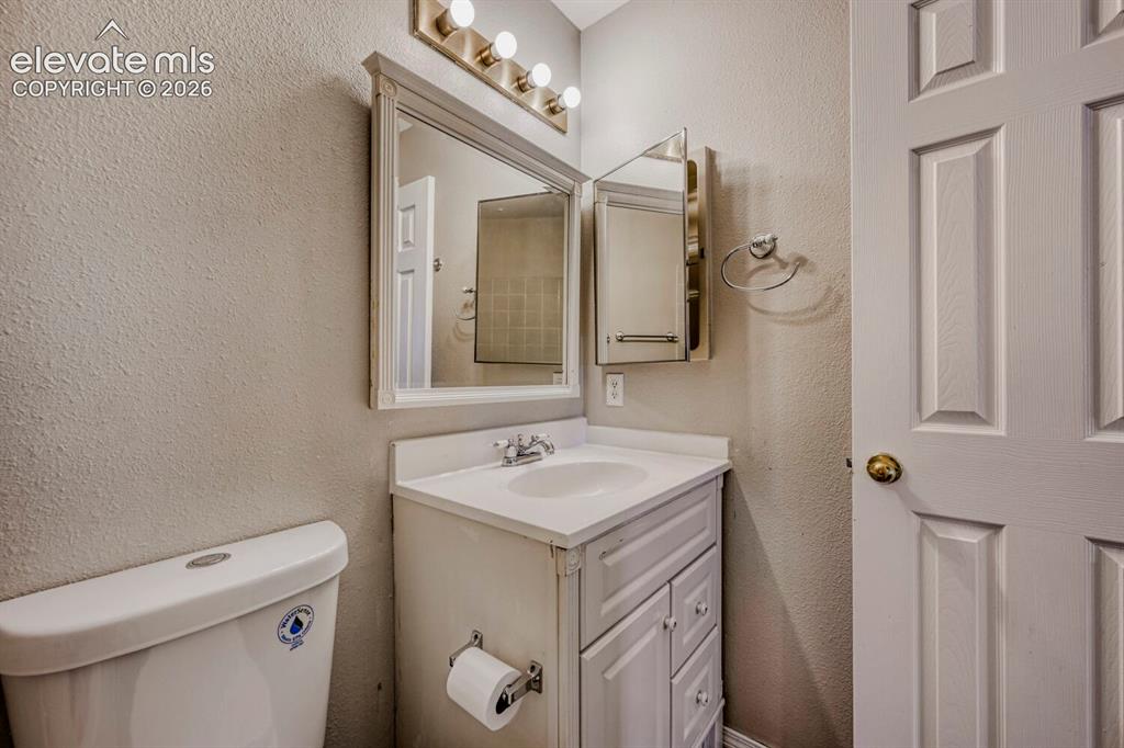 Image 17 of 18: Bathroom