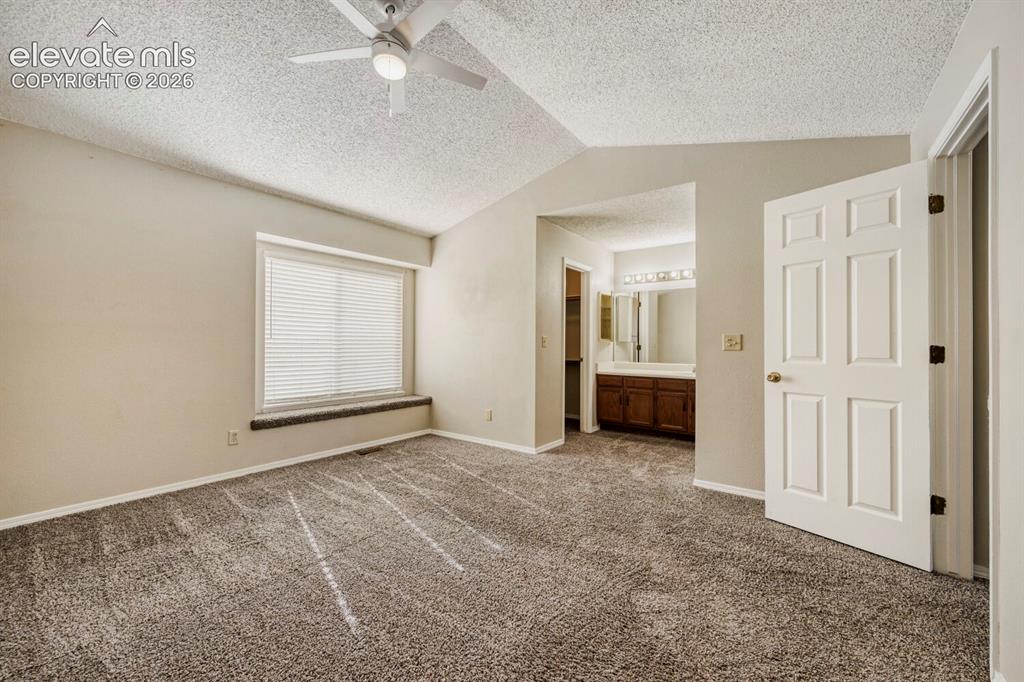 Image 9 of 18: Bedroom