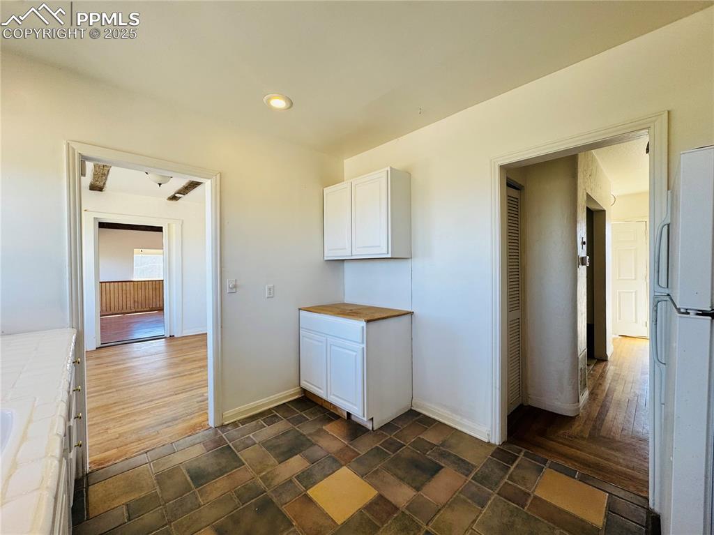 Image 14 of 39: Kitchen